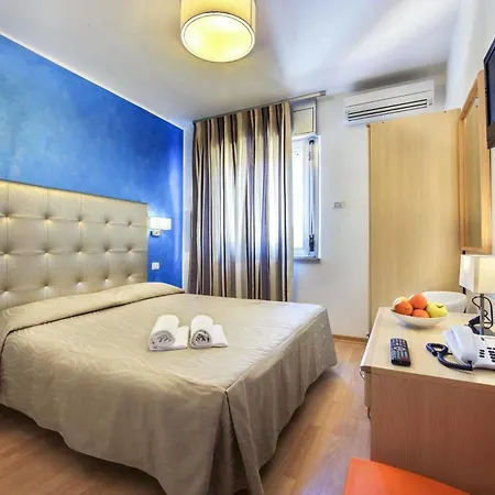 Hotel Alex 3*